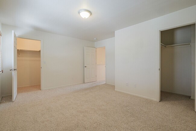 Building Photo - 2475 Theresea Ln