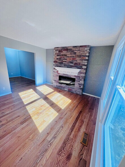 Building Photo - 2308 Sundew Ave