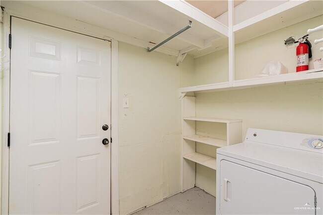 Building Photo - 517 Upas Ave