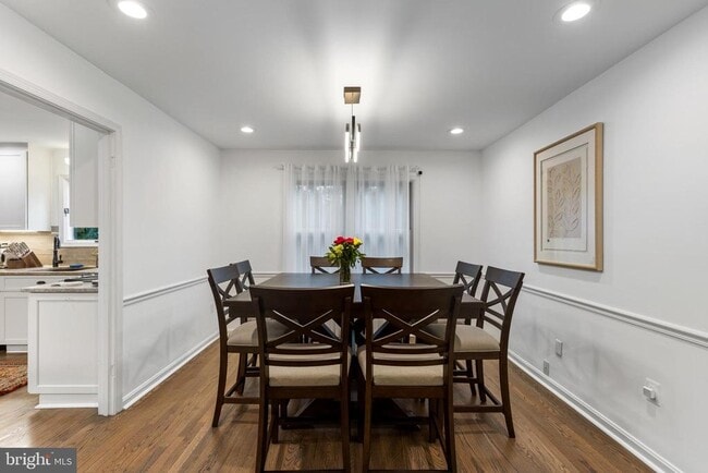 Building Photo - 9830 Meadow Valley Dr