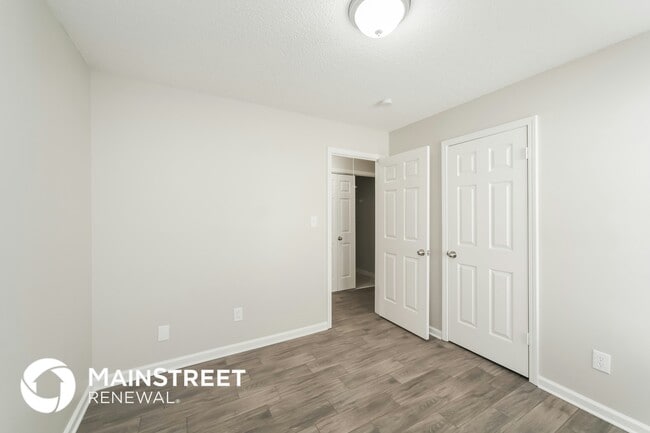 Building Photo - 2791 Heatherglen Cove W