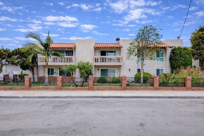 Building Photo - 2020 Graham Ave