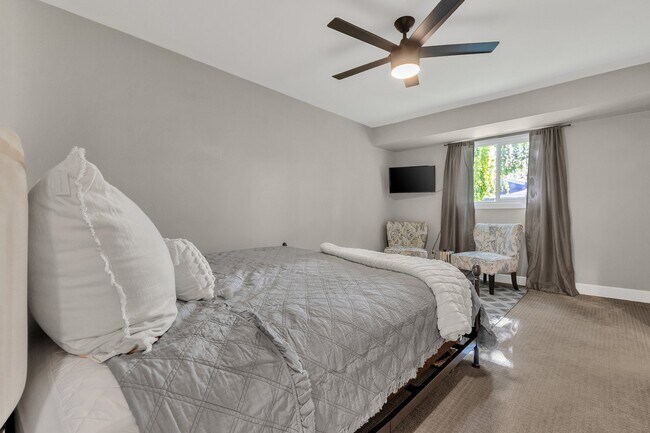 Building Photo - 6165 N Granite Reef Rd