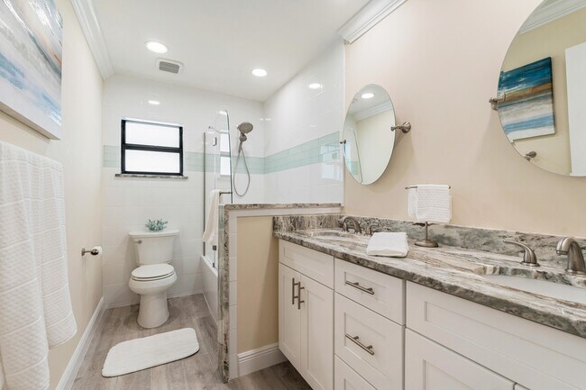 Building Photo - 5300 Jimmy Buffett Mem Hwy