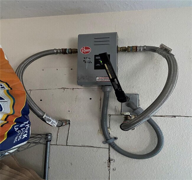 Building Photo - 4802 Ward St