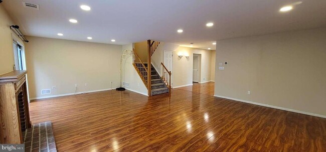 Building Photo - 15 Colebrook Ct