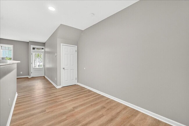 Building Photo - Lafayette Livin'