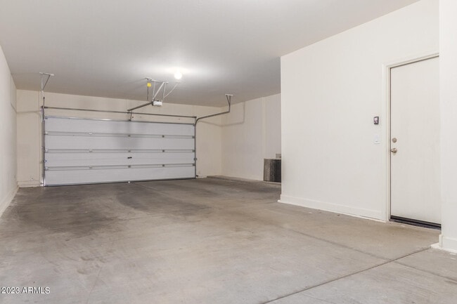 Building Photo - 17186 W Lisbon Ln