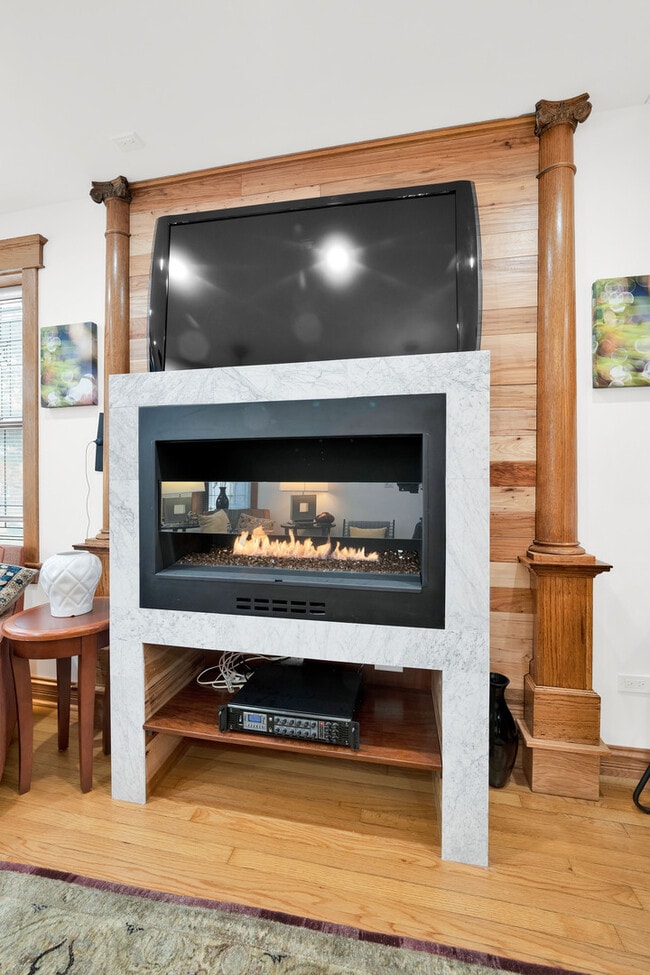 Building Photo - 1226 S 60th Ct