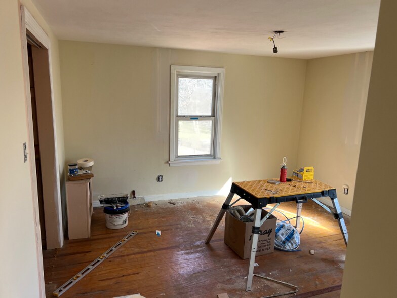 Building Photo - 200 Maple Rd