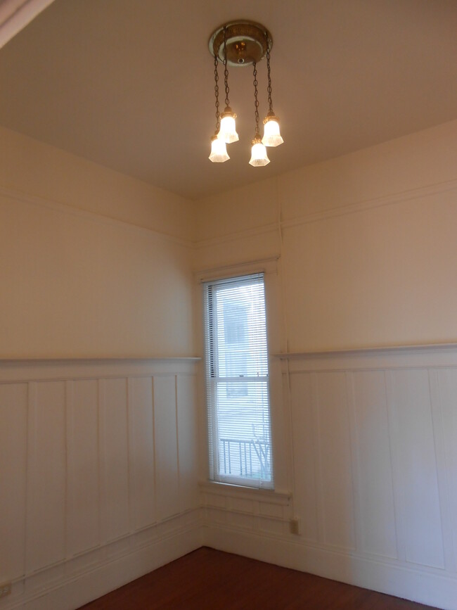 Building Photo - 1087 Valencia St