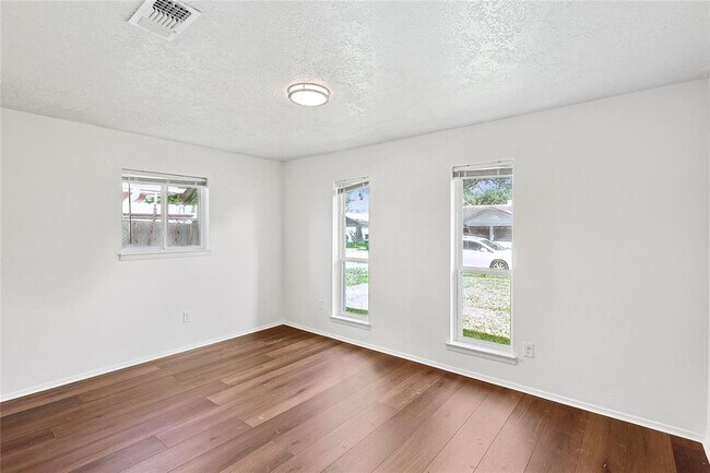 Building Photo - 11414 Montverde Ln