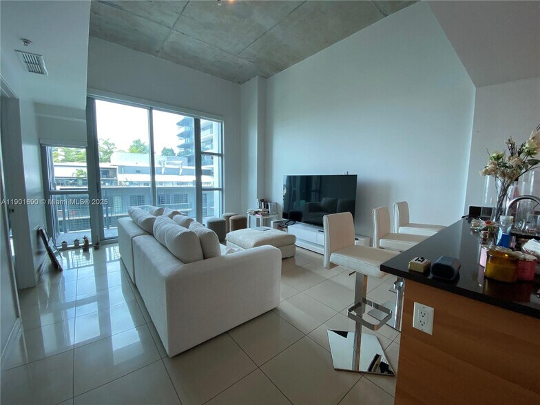 Building Photo - 3301 NE 1st Ave