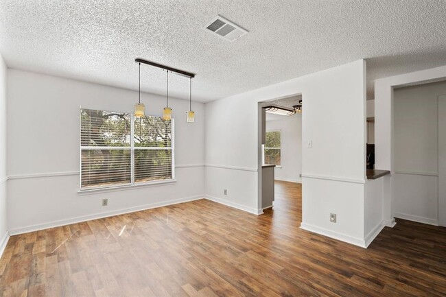 Building Photo - 1402 Comfort St