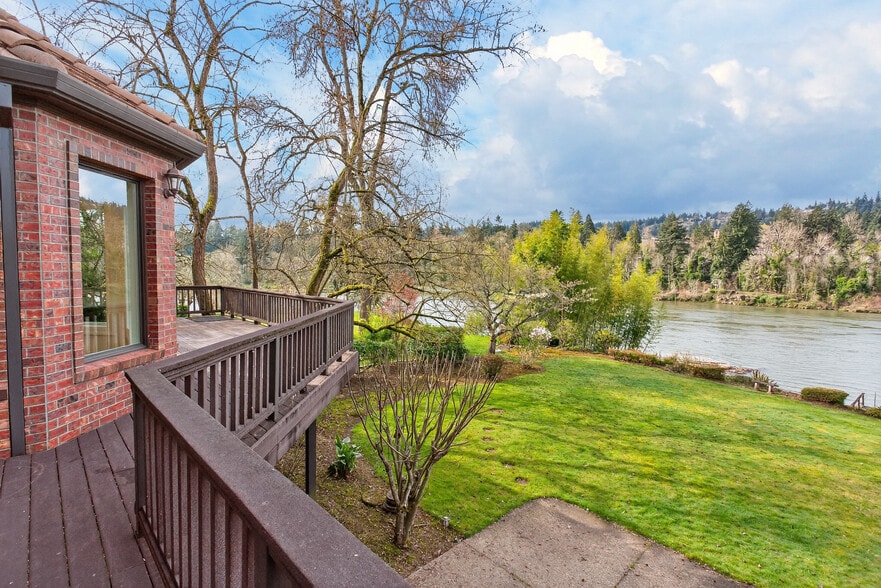 Building Photo - 1645 SE Oak Shore Ln