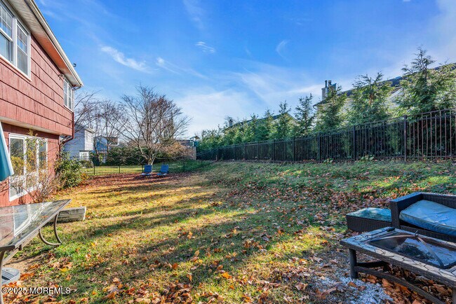 Building Photo - 260 Howard Ave