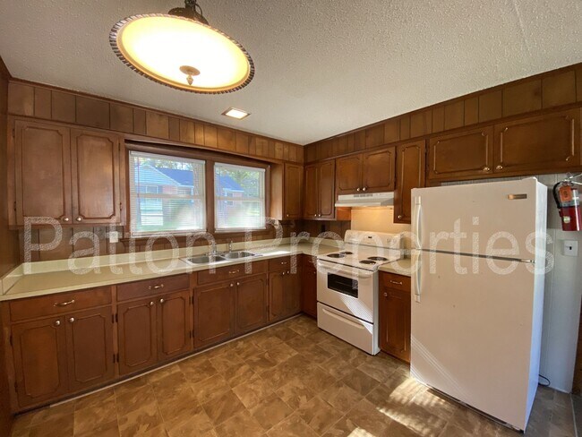 Building Photo - West Columbia Home