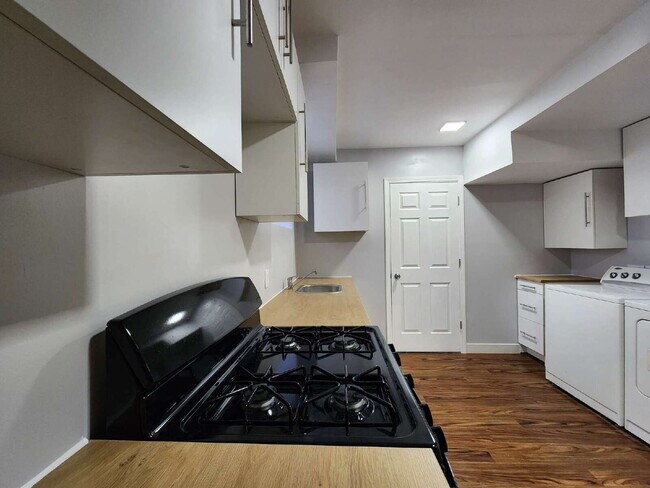 Building Photo - Bright 2 Bed / 1 Bath Apartment in Hammond — Water & Internet Included