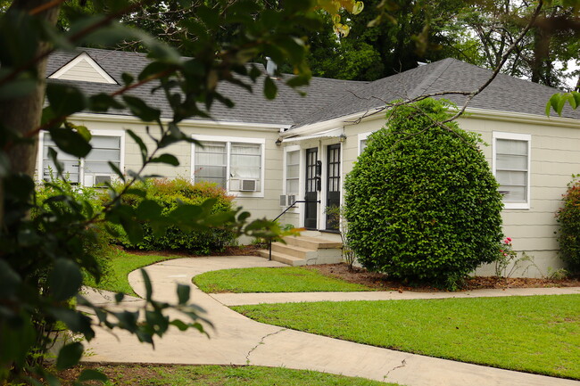 Exterior - 912 Oxmoor Rd