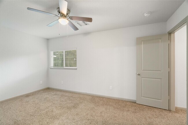 Building Photo - 2702-2704 Appian Wy