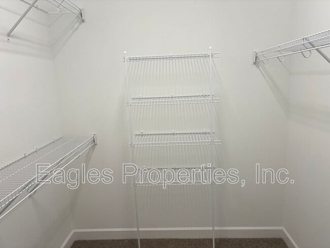 Building Photo - 106 Hawk Pl