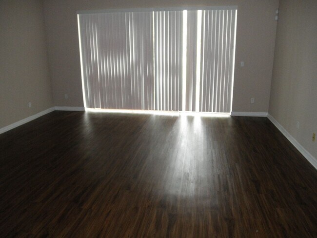 Building Photo - 894 Pipers Cay Dr