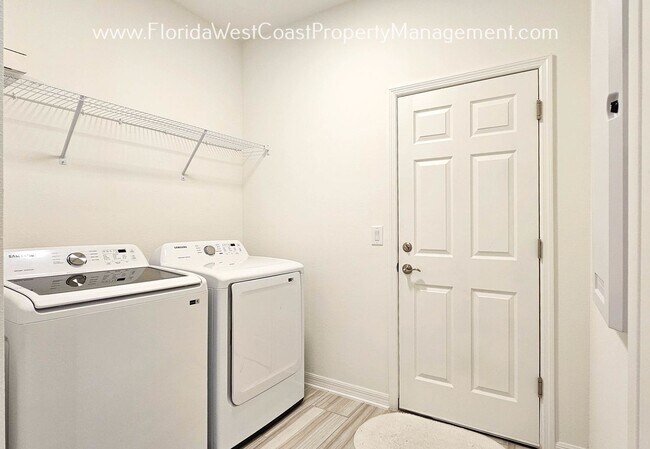 Building Photo - OUTSTANDING SUMMERWOODS -PARRISH 3 BEDROOM...