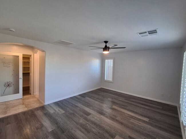 Building Photo - 29109 N Yellow Bee Dr