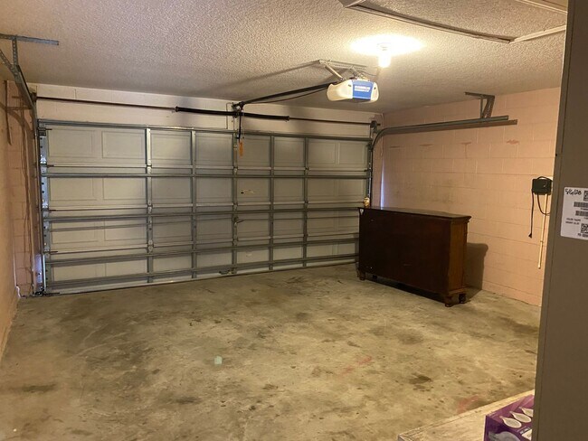 Building Photo - Home for rent