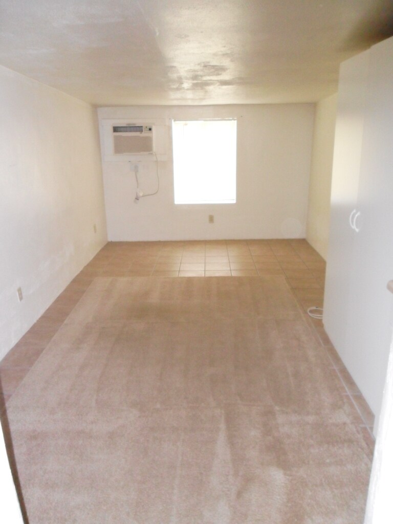 Building Photo - 1133 E Elm St