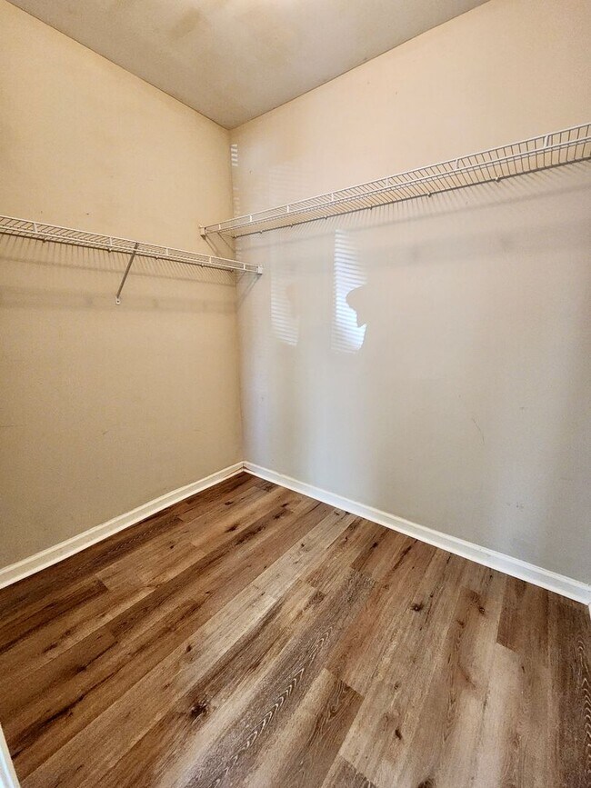 Building Photo - Two bedroom condo at 254 Seven Farms - Dan...