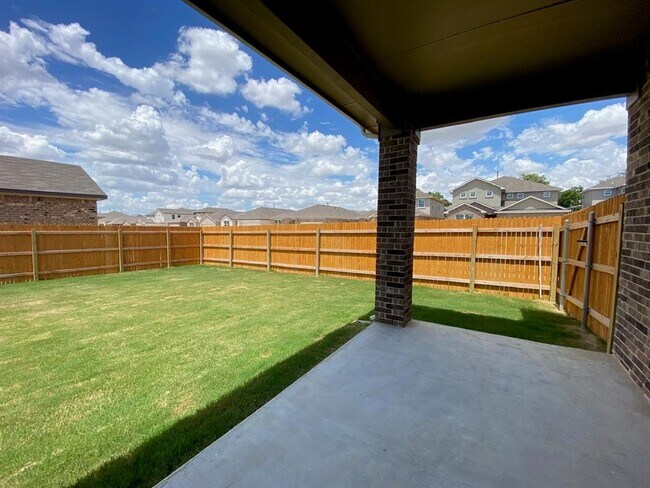 Building Photo - 404 Baum Dr