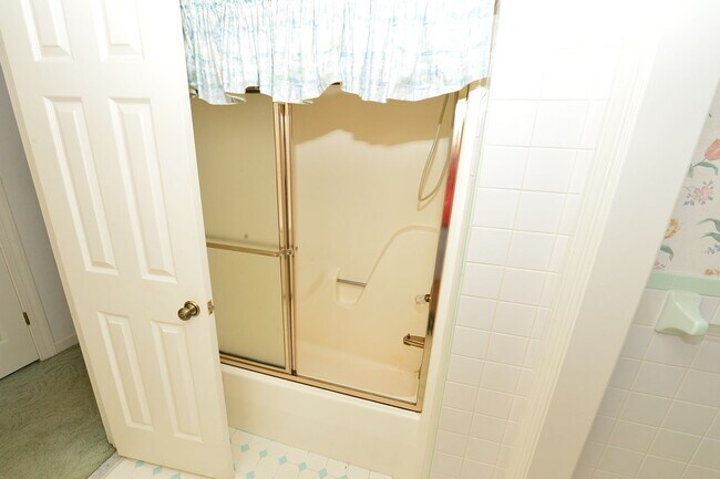Building Photo - Custom Built brick Manor close to airport ...
