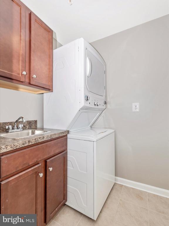 Building Photo - 10020 Beerse St