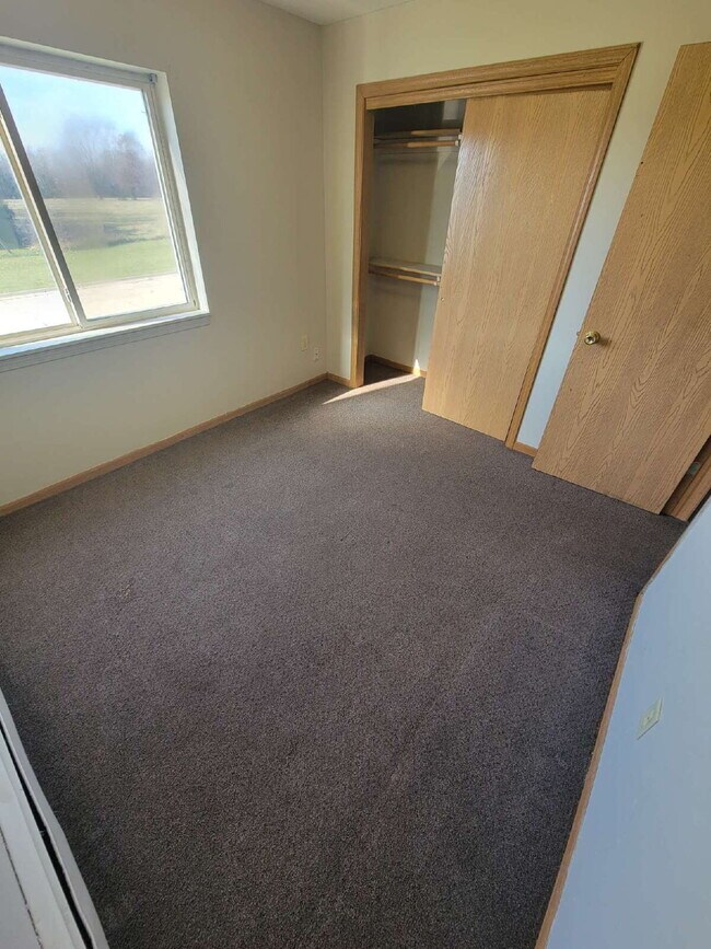 Building Photo - *WINTER MOVE-IN SPECIAL*  2 Bedroom | 1 Bathroom 2nd Floor Unit in Oelwein Available in RIGHT NOW!