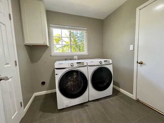Building Photo - Modern Oasis with Pool and prime Almaden L...