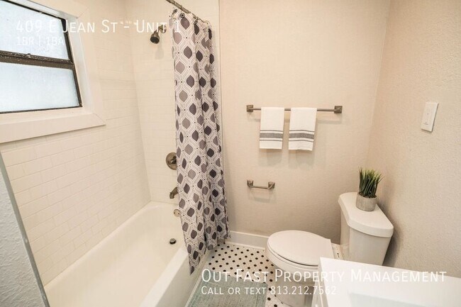 Building Photo - 409 E Jean St