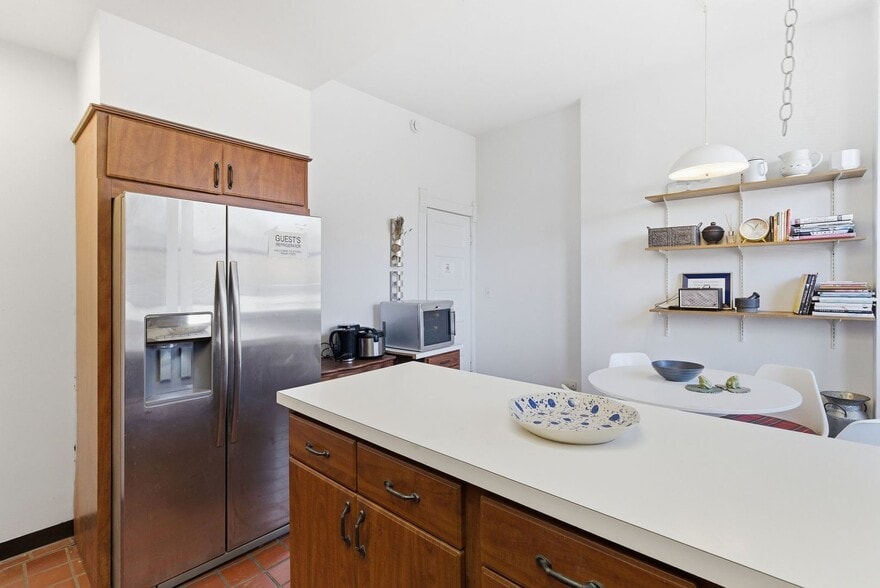 Building Photo - 2001 Orrington Ave