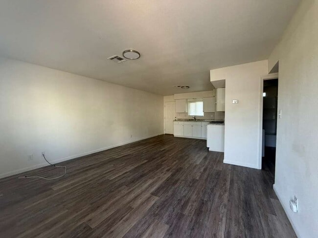 Building Photo - 427 N Orange Ave