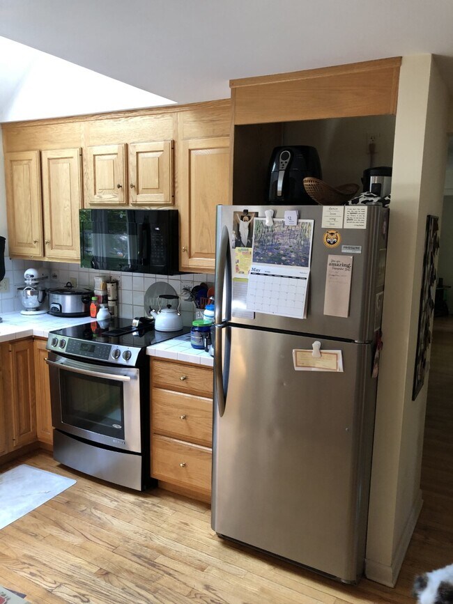 Building Photo - 16 Village Victoria