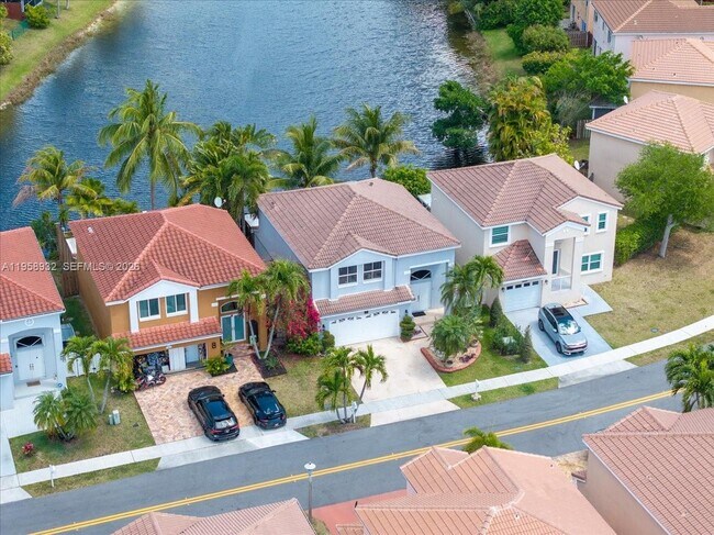 Building Photo - 1820 Vista Way