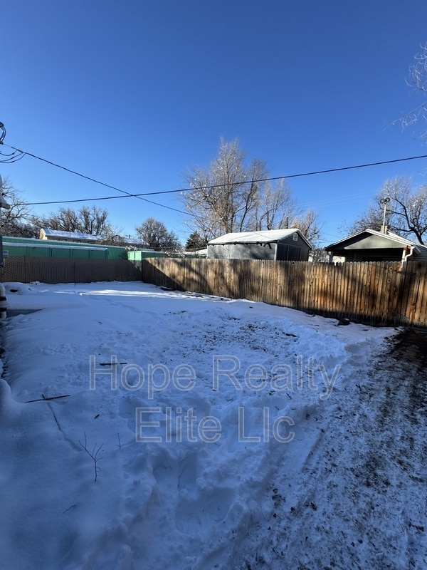 Building Photo - 2534 E St Vrain St