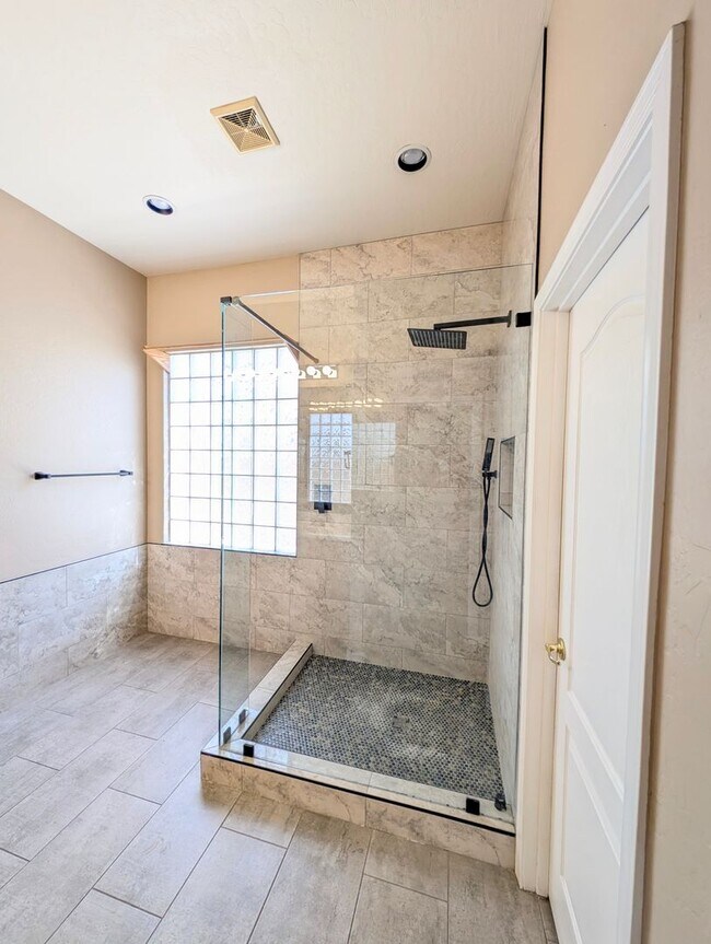 Building Photo - AVAILABLE NOW IN HIGLEY GROVES!!!!