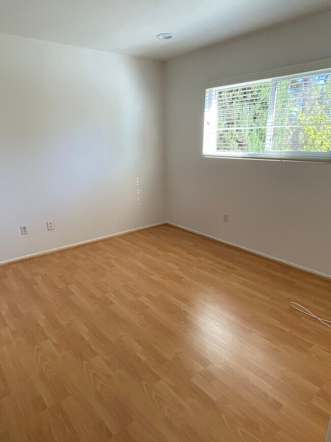 Bedroom - 15606 Hillview Ln