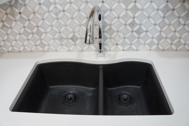 Building Photo - 712 Morgan St