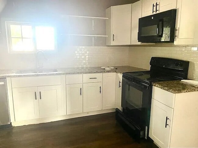 Building Photo - Corner Lot - Remodeled