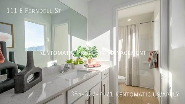 Building Photo - 111 E Ferndell St
