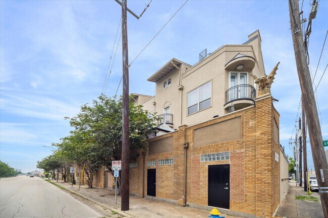 Primary Photo - 2602 Washington Ave