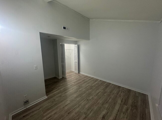 Building Photo - 229 St Luke Ct