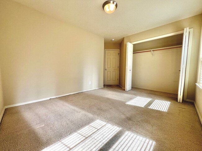 Building Photo - Beautiful 3-Bedroom Home in Hillsboro’s Desirable Arbor Roses Community!